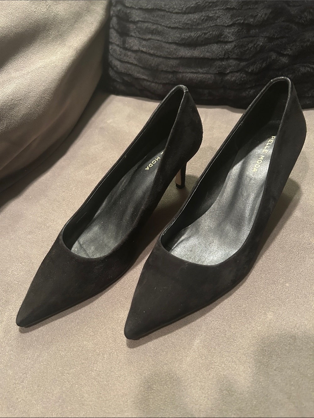Pelle Moda Keana suede pumps featuring a pointed toe and a slim heel. Size 9.5